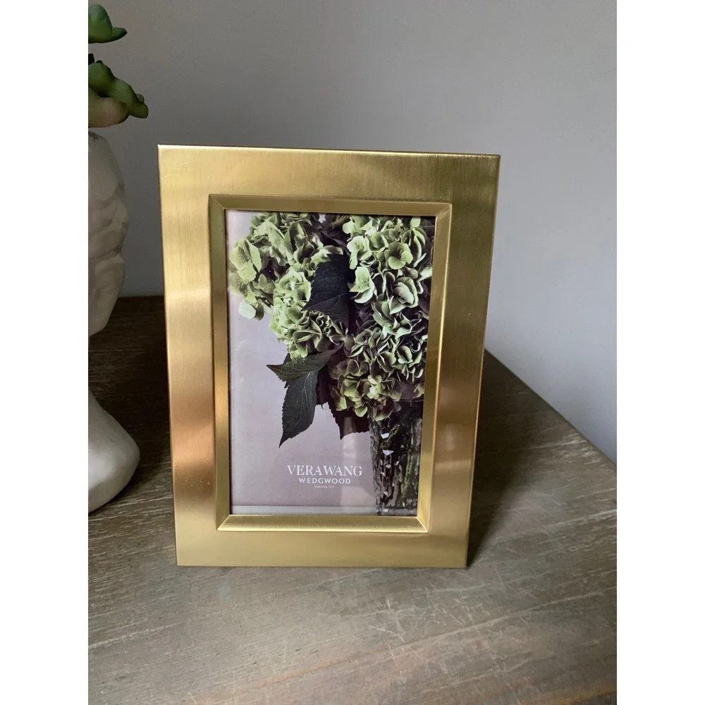 Vera Wang Wedgwood Gold Metal 4x6 Picture Frame Brushed Finish Modern Home Decor